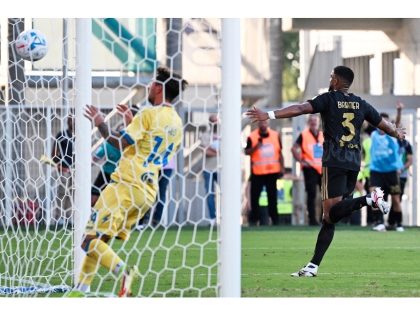 Juventus' Brazilian defender #03 Bremer (R) celebrates after scoring during the Italian Serie A football match between Frosinone and Juventus at the Benito Stirpe Stadium in Frosinone on August 23, 2026. (Photo by Andreas SOLARO / AFP)