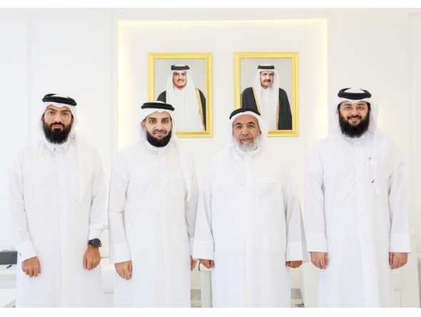 Minister of Awqaf and Islamic Affairs H E Ghanem bin Shaheen bin Ghanem Al Ghanim with other officials and Qatari contestant Yusuf Ahmed Yusuf Hassan Asheer.