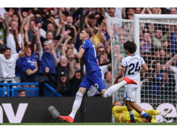 Chelsea's English midfielder #10 Cole Palmer (C) celebrates after scoring his team's fourth goal during the English Premier League football match between Chelsea and Brighton and Hove Albion at Stamford Bridge in London on August 30, 2026. (Photo by Adrian Dennis / AFP)
