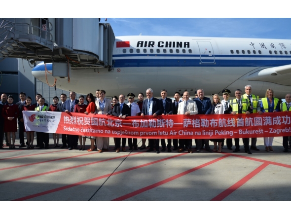 People pose for a group photo after the arrival of the first direct Beijing-Bucharest-Zagreb flight at the International Zagreb Airport in Zagreb, Croatia, Sept. 4, 2026. (Xinhua/Ma Zhen)