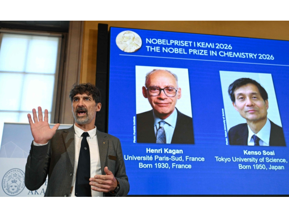 The chair of the Nobel Committee for Chemistry Heiner Linke (L) explains the field of research of Nobel Prize winners France's Henri Kagan and Japan's Kenso Soai (displayed on the screen in background) during a press conference in Stockholm, Sweden, on October 7, 2026. (Photo by Jonathan Nackstrand / AFP)