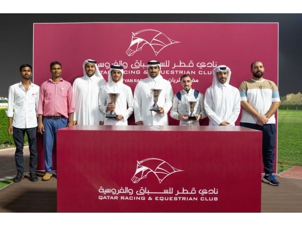 The connections of Keheilah Al Sakab pose with their trophies. Deputy Director of the QREC Registration and Studbook Department Saad Ali 
Al Kubaisi presented the Asherij Cup. PICS: Juhaim/QREC