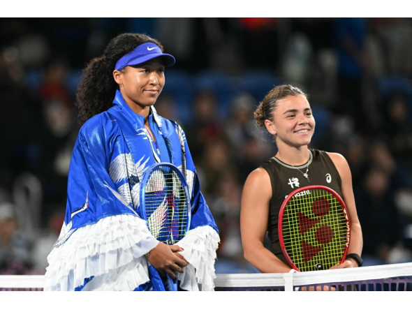 Japan's Naomi Osaka (L) and Italy's Jasmine Paolini pose for photos ahead of match on October 27, 2026. (Photo by Andrew Caballero-Reynolds / AFP)