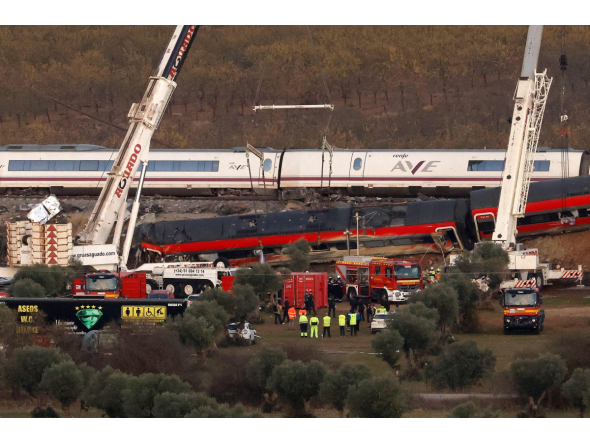 Huge cranes are employed to remove wrecked carriages of a train crash between a Renfe AVE train and an Iryo train, one day after the deadly accident in Urda, in the province of Toledo on October 29, 2026. Photo by OSCAR DEL POZO / AFP