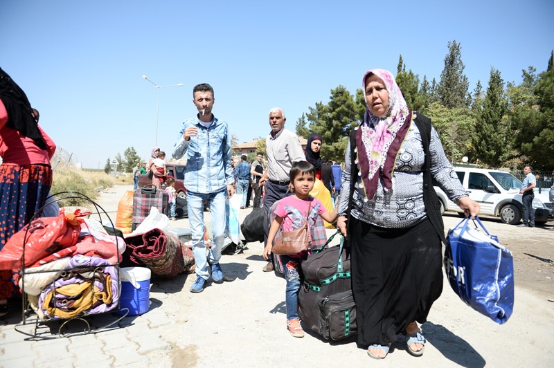 Syrians are seen with their belongings in the Karkamis district of Gaziantep, Turkey on September 09, 2016.  Kerem Kocalar - AA