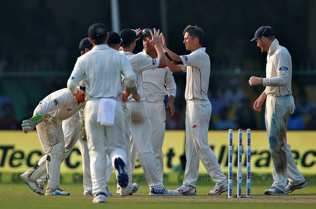 New Zealand's Trent Boult celebrates with teammates after taking the wicket of India's Mohammed Shami. (REUTERS/Danish Siddiqui) 