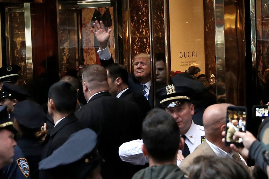 Republican presidential nominee Donald Trump waves to supporters outside the front door of Trump Tower where he lives in the Manhattan borough of New York, US. Reuters/Mike Segar
