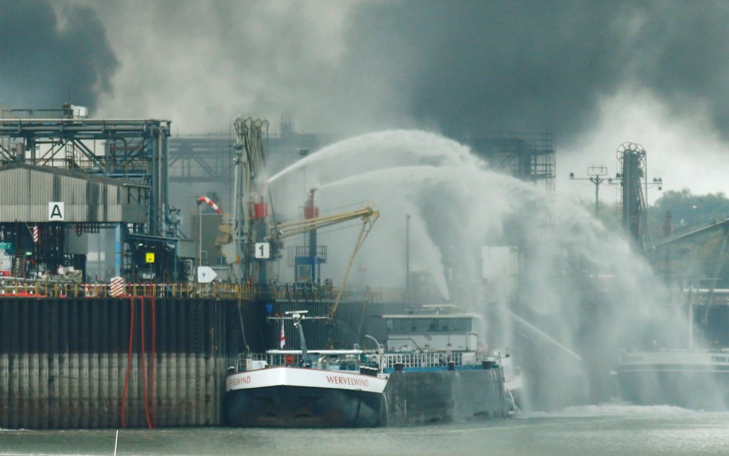 Firefighters try to extinguish fire at the factory of chemicals giant BASF in Ludwigshafen, Germany where several people had been injured following an explosion, October 17, 2016. REUTERS/Ralph Orlowski

