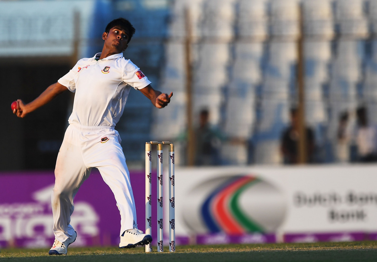 Bangladesh's Mehedi Hasan bowls during the first day of the first Test cricket match between Bangladesh and England at Zahur Ahmed Chowdhury Cricket Stadium in Chittagong on October 20, 2016. (AFP / Dibyangshu Sarkar)