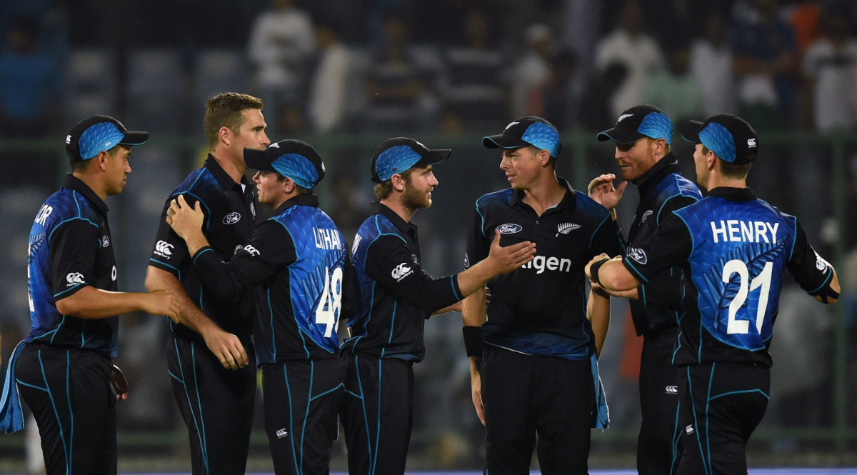 New Zealand's captain Kane Williamson (C) and teammates celebrate their victory over India after the second One Day International (ODI) cricket match between India and New Zealand at the Ferozshah Kotla ground in New Delhi on October 20, 2016. (AFP / Prak