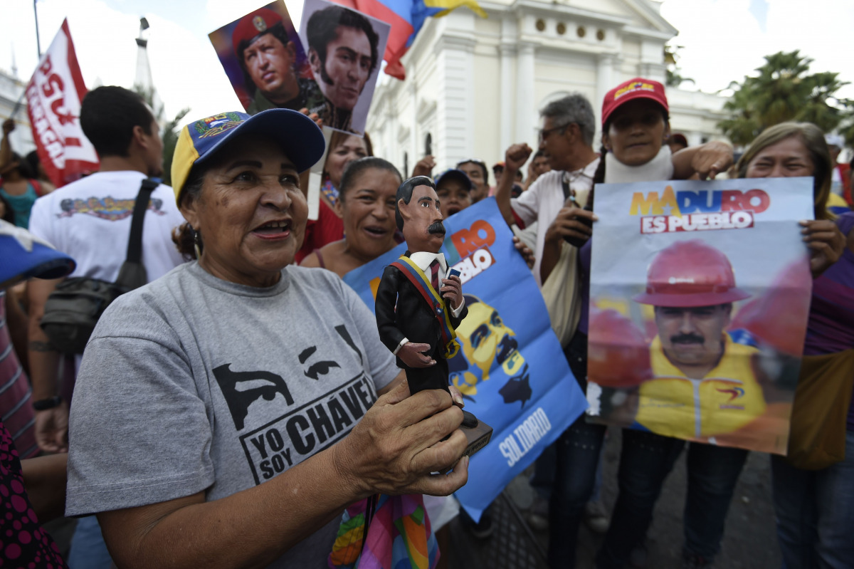 Supporters of Venezuelan President Nicolas Maduro, demonstrate outside the National Assembly during an extraoridinary session called by opposition leaders, in Caracas on October 23, 2016. The Democratic Unity Movement(MUD), opposite to Nicolas Maduro's go