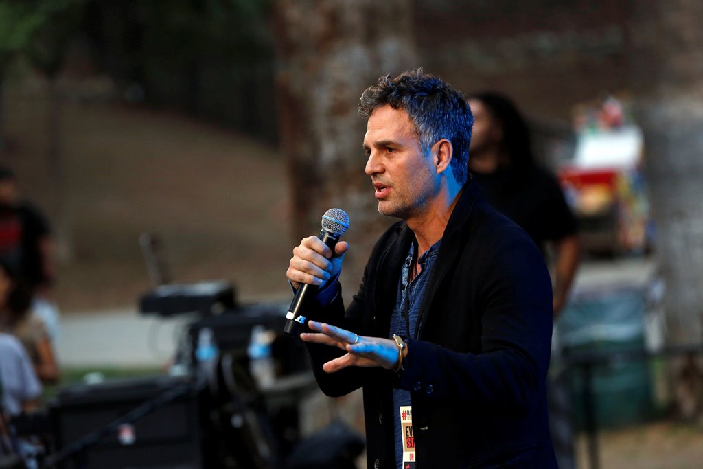 Actor Mark Ruffalo speaks during a climate change rally in solidarity with protests of the pipeline in North Dakota at MacArthur Park in Los Angeles, California October 23, 2016. Reuters/Patrick T. Fallon