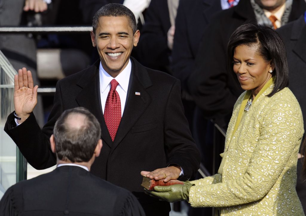 (FILES) This file photo taken on January 20, 2009 shows Barack Obama sworn in as the 44th US president by Supreme Court Chief Justice John Roberts in Washington, DC. / AFP / TIMOTHY A. CLARY / With AFP Story by Andrew BEATTY: US-Vote-Obama
