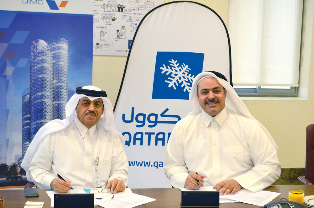 Abdul Rahman Bin Abdullah Al Ansari and Yasser Salah Al-Jaidah at the signing ceremony