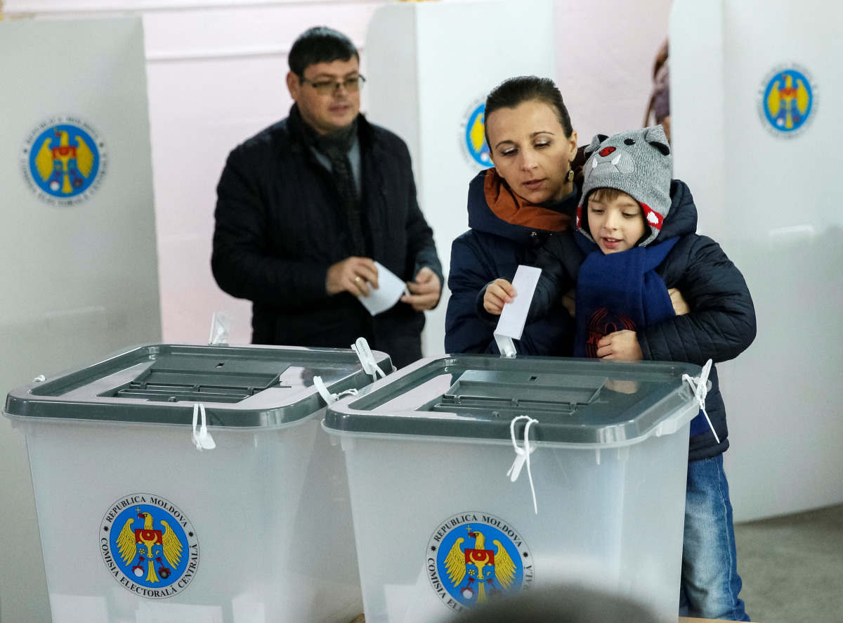 People cast ballots during a presidential election at a polling station in Chisinau, Moldova, November 13, 2016. REUTERS/Gleb Garanich