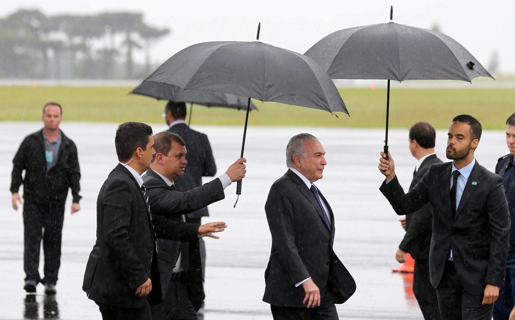 Brazilian President Michel Temer arrives in Chapeco, Brazil December 3, 2016 to pay tribute to the victims of the plane crash in Colombia. REUTERS/Paulo Whitaker
