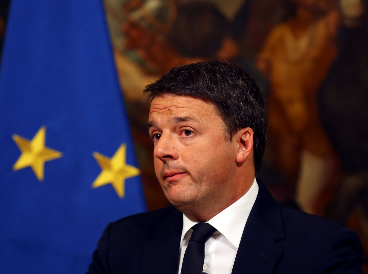 Italian Prime Minister Matteo Renzi looks on during a media conference after a referendum on constitutional reform at Chigi palace in Rome, Italy, December 5, 2016. REUTERS/Alessandro Bianchi
