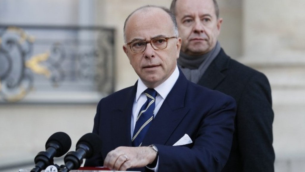 French Prime Minister Bernard Cazeneuve holds a press conference to announce that the state of emergency will be extended until July 2017 following a cabinet meeting at the Elysee presidential palace in Paris on December 10, 2016. (AFP PHOTO / Thomas SAMS