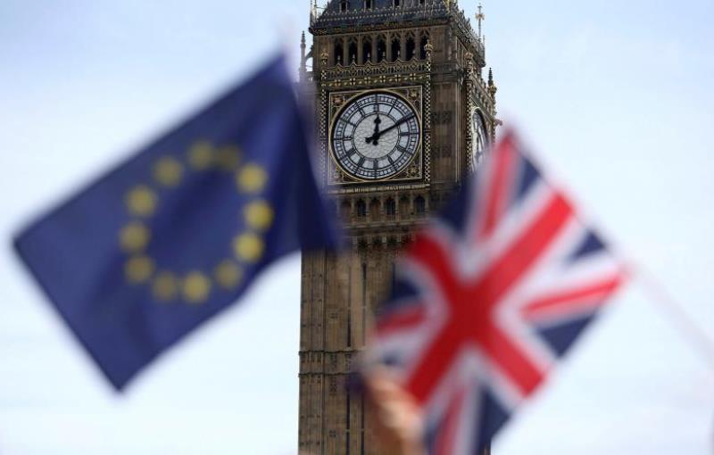 Participants hold a British Union flag and an EU flag during a pro-EU referendum event at Parliament Square in London, Britain June 19, 2016. REUTERS/Neil Hall/File Photo
