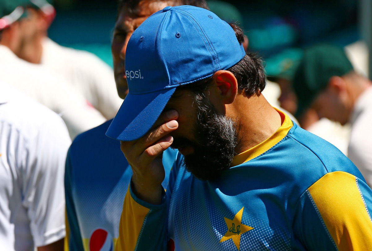 Pakistan's captain Misbah-ul-Haq reacts during the trophy presentation. (REUTERS/David Gray)