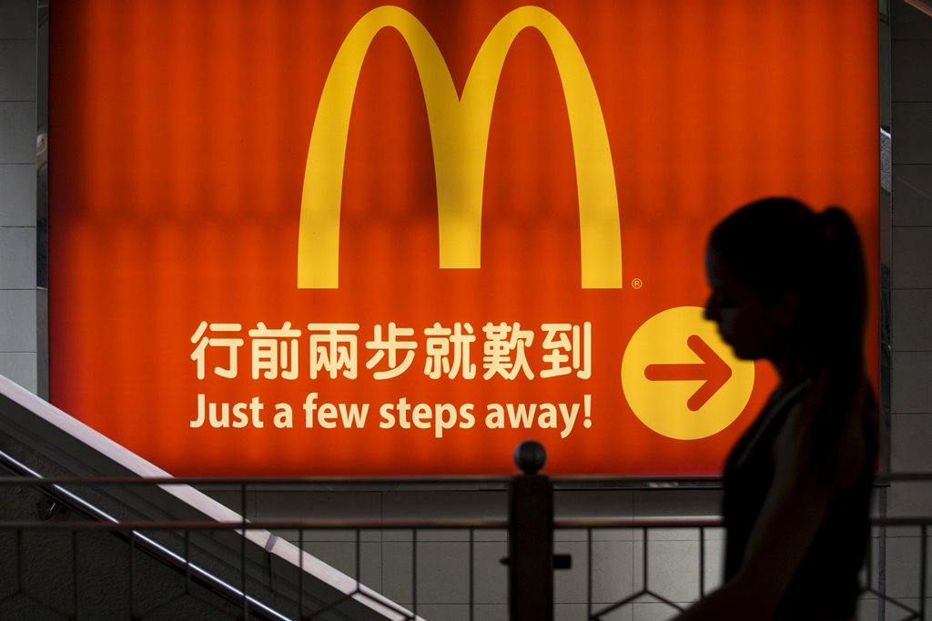 FILE PHOTO - A woman walks past a McDonald's outlet in Hong Kong in this July 25, 2014 file photo. REUTERS/Tyrone Siu/Files Photo
