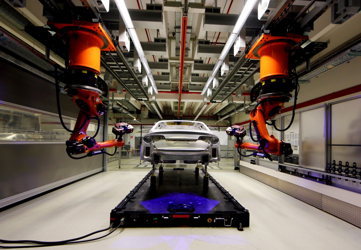  A robot is seen assembling Audi A8 models at their plant in Neckarsulm, Germany, May 21, 2015. REUTERS/Michael Dalder