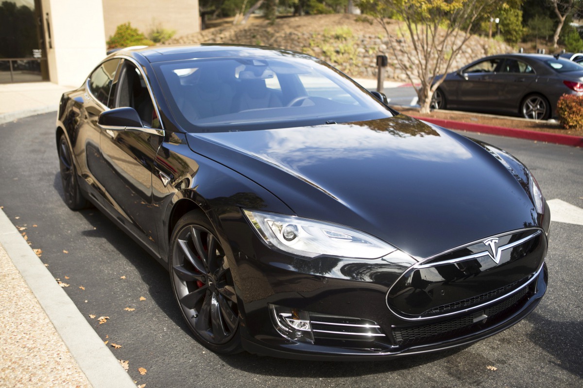 A Tesla Model S with version 7.0 software update containing Autopilot features is seen during a Tesla event in Palo Alto, California October 14, 2015. REUTERS/Beck Diefenbach