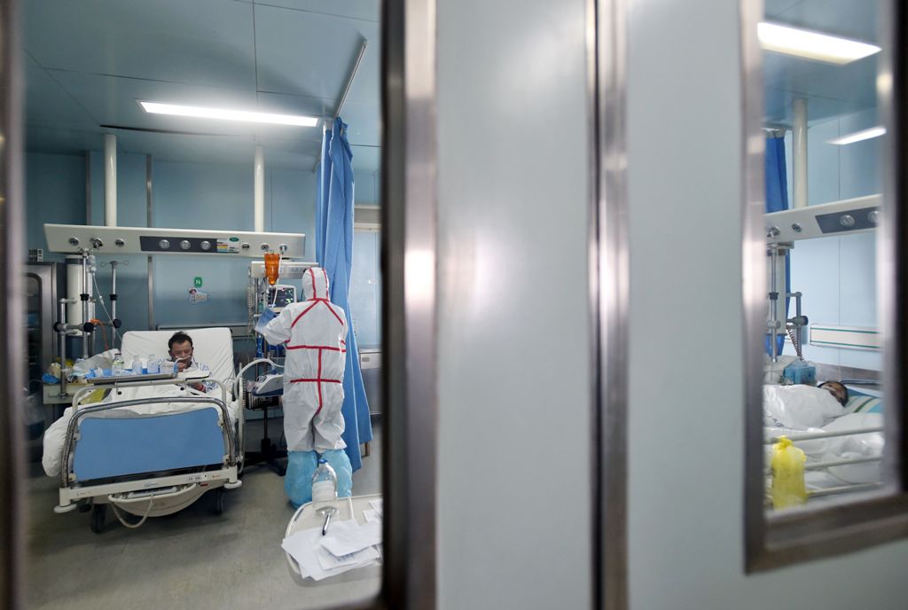 This photo taken on February 12, 2017 shows H7N9 bird flu patients lying in their beds after being treated in a hospital in Wuhan, central China's Hubei province. AFP / STR
