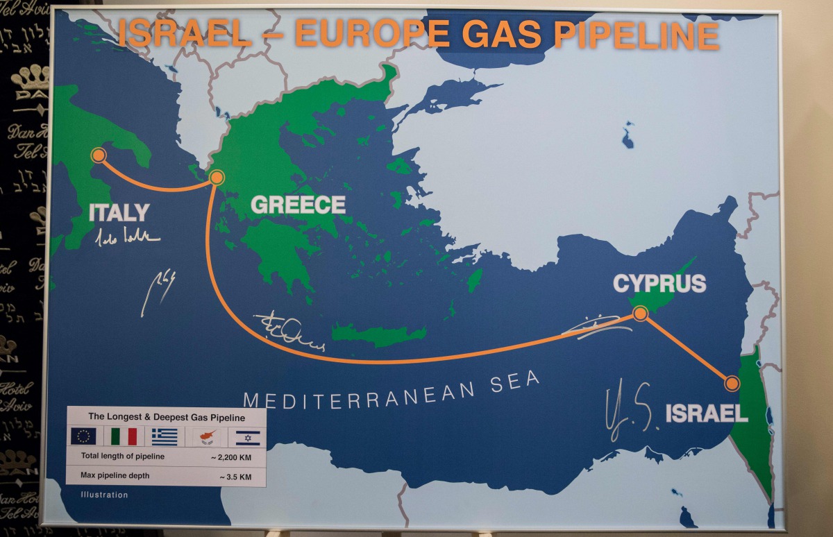 A picture shows a map explaining the Israel-Europe gas pipeline during an energy summit in Tel Aviv on April 3, 2017. (AFP / JACK GUEZ)