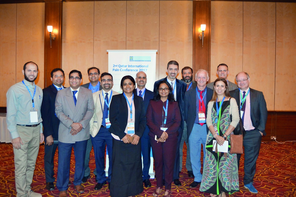 The international faculty with local speakers and members of the organising committee.