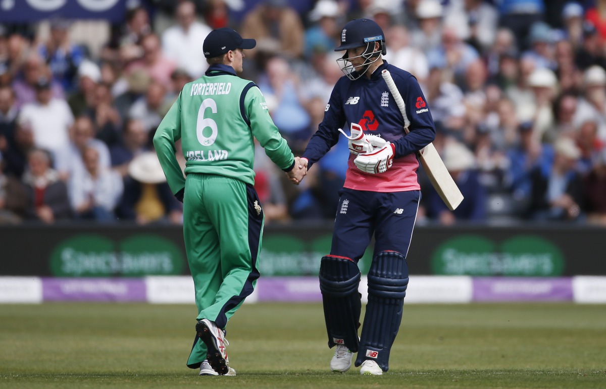 Ireland's William Porterfield shakes hands with England's Joe Root at the end of the match. (Reuters / Paul Childs Livepic)