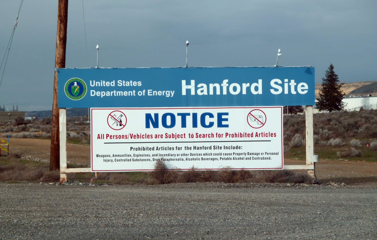This file photo taken on March 17, 2011 shows a sign warning visitors of searches for prohibited materials as they near the Hanford nuclear site in Hanford, Washington. AFP / Shaun Tandon