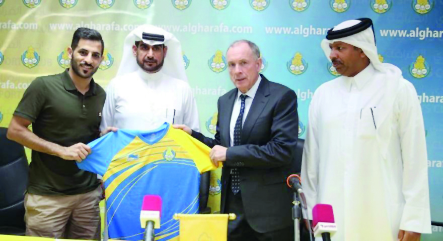 Al Gharafa coach Jean Fernandez (third left) is being presented with a team jersey during a press conference held in the presence of club officials.