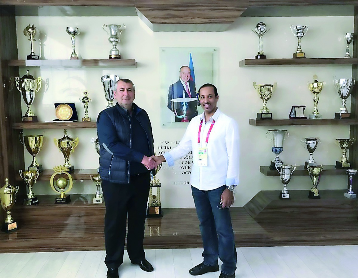 Qatar Volleyball Association President Ali Ghanim Al Kuwari (right) during his visit to the headquarters of Azerbaijan Volleyball Federation.