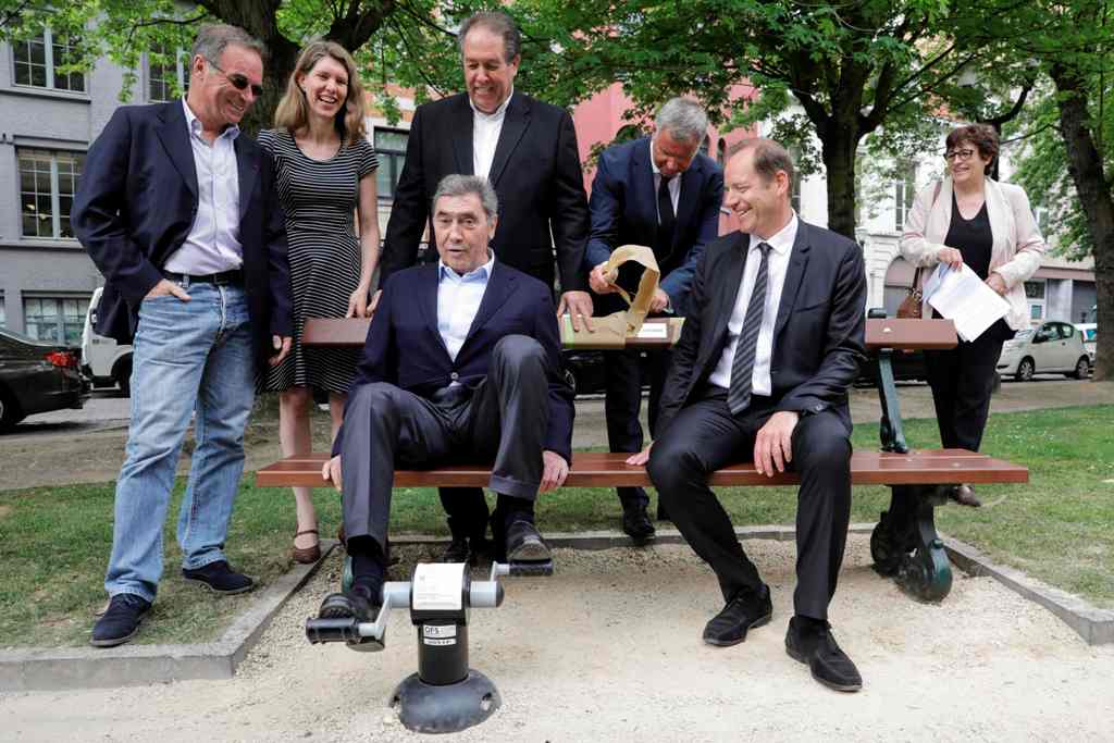 (LtoR) French former cyclist Bernard Hinault, Brussels alderwoman Els Ampe, Former Belgian cyclist Eddy Merckx, Brussels alderman Ahmed El Ktibi, Brussels alderman Alain Courtois and Tour de France's director Christian Prudhomme pose during the inaugurati