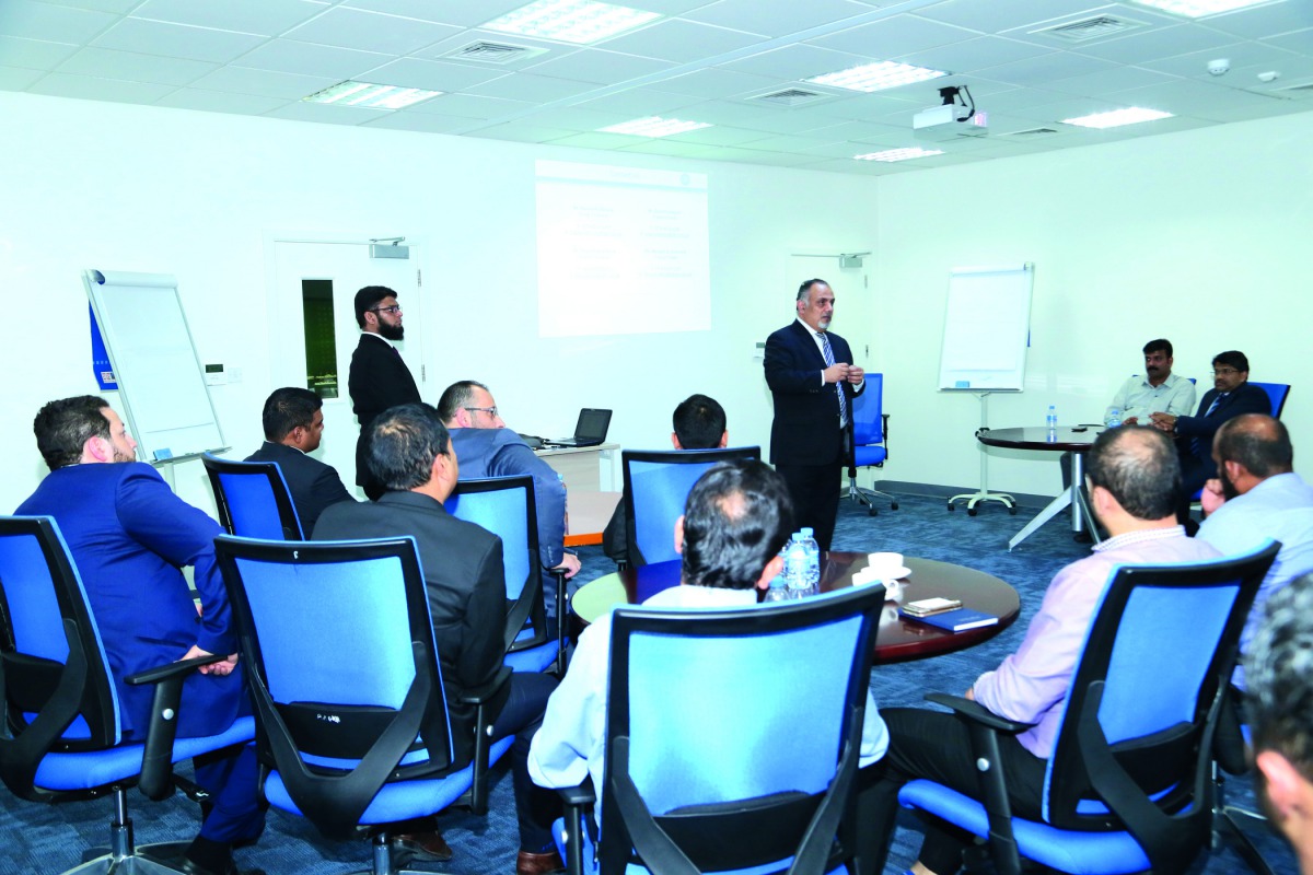A QIB  official highlighting the features of its wide-ranging Treasury Products and Services to representatives from Qatari SMEs.