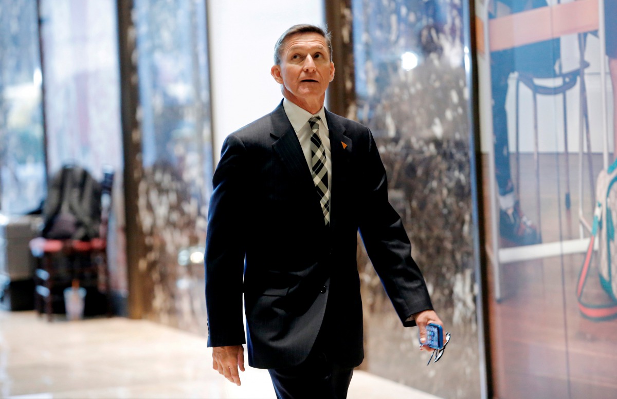FILE PHOTO: Michael Flynn arrives to meet with Donald Trump at Trump Tower in the Manhattan borough of New York City, November 17, 2016 (REUTERS / Mike Segar) 