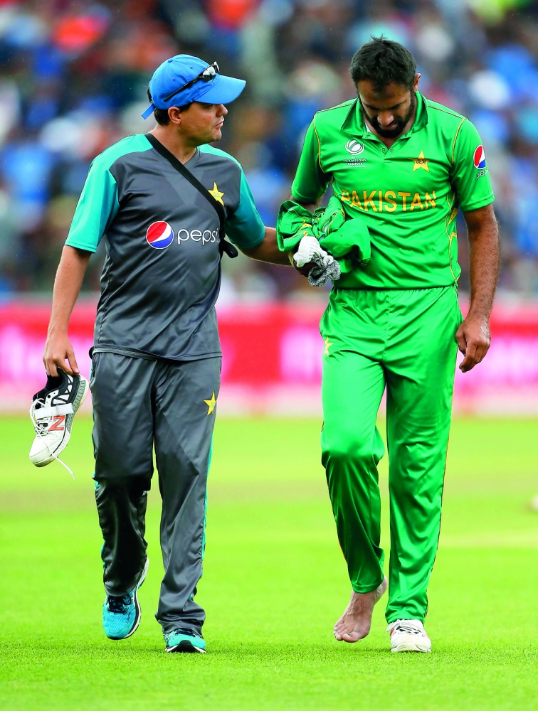 Wahab Riaz (right)