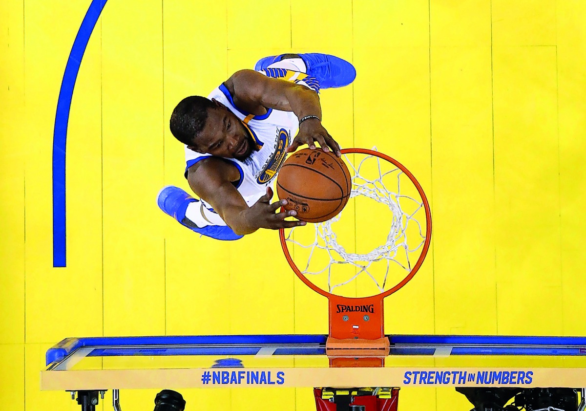Golden State Warriors forward Kevin Durant (35) dunks against the Cleveland Cavaliers in game five of the 2017 NBA Finals at Oracle Arena.