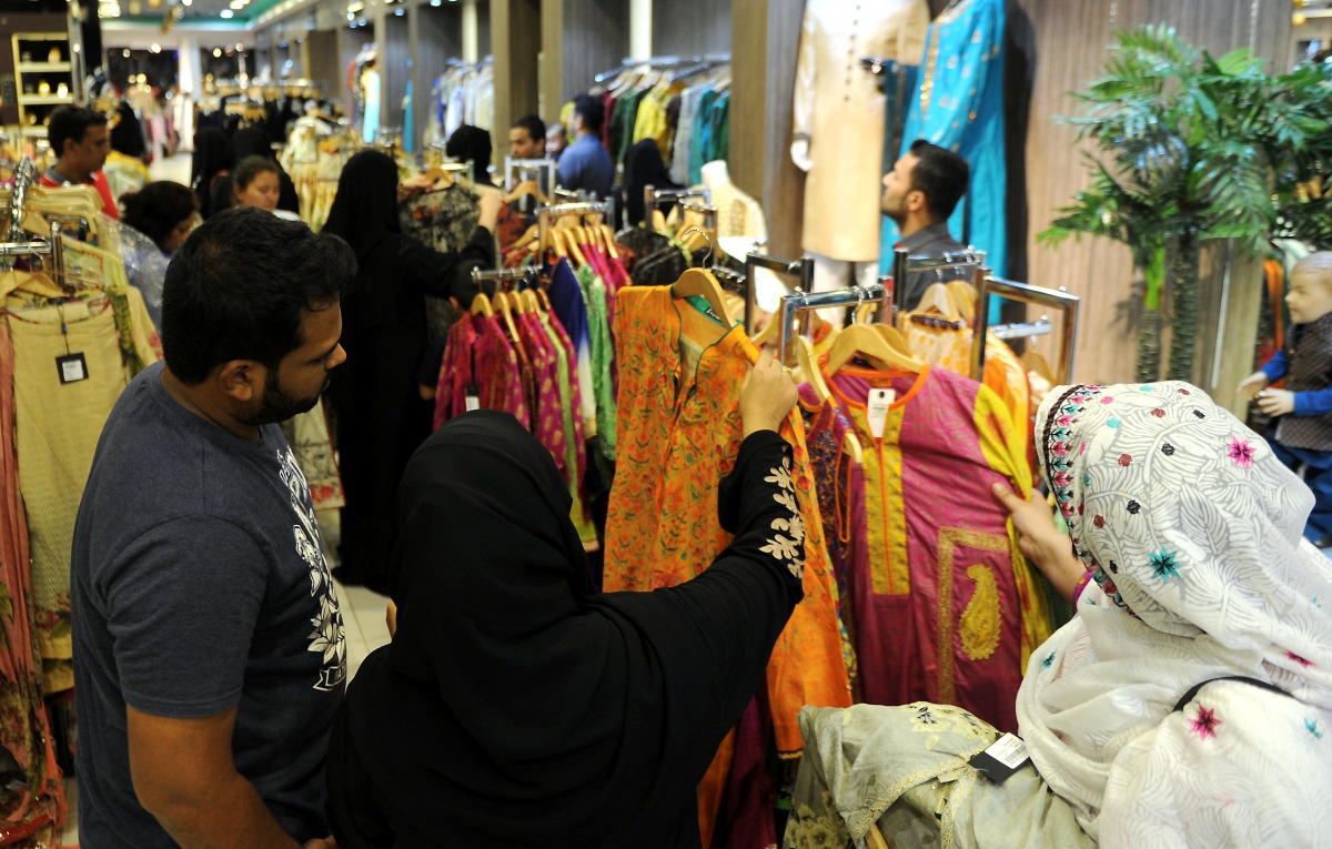 Malls and hypermarkets witnessed last-minute shopping on the eve of Eid Al Fitr. Pic: Abdul Basit / The Peninsula 
