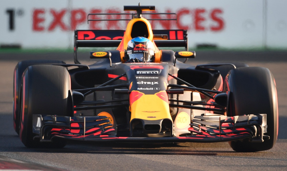 Red Bull's Australian driver Daniel Ricciardo steers his car during the Formula One Azerbaijan Grand Prix at the Baku City Circuit in Baku on June 25, 2017. (AFP / Alexander NEMENOV)