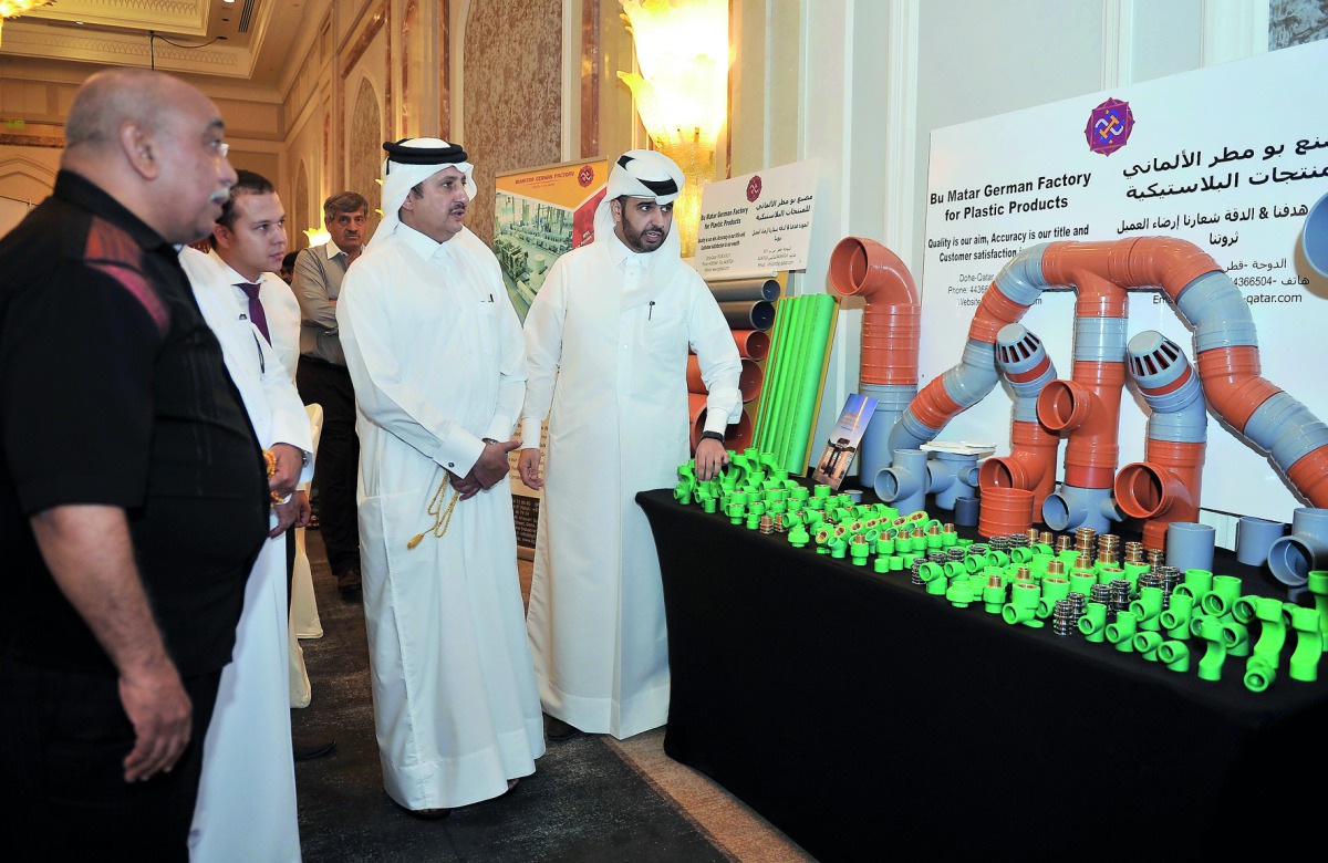 Sheikh Khalifa bin Jassim bin Mohammed Al Thani (centre), Chairman of Qatar Chamber, and Abdulaziz bin Nasser Al Khalifa (right), CEO, QDB tour 