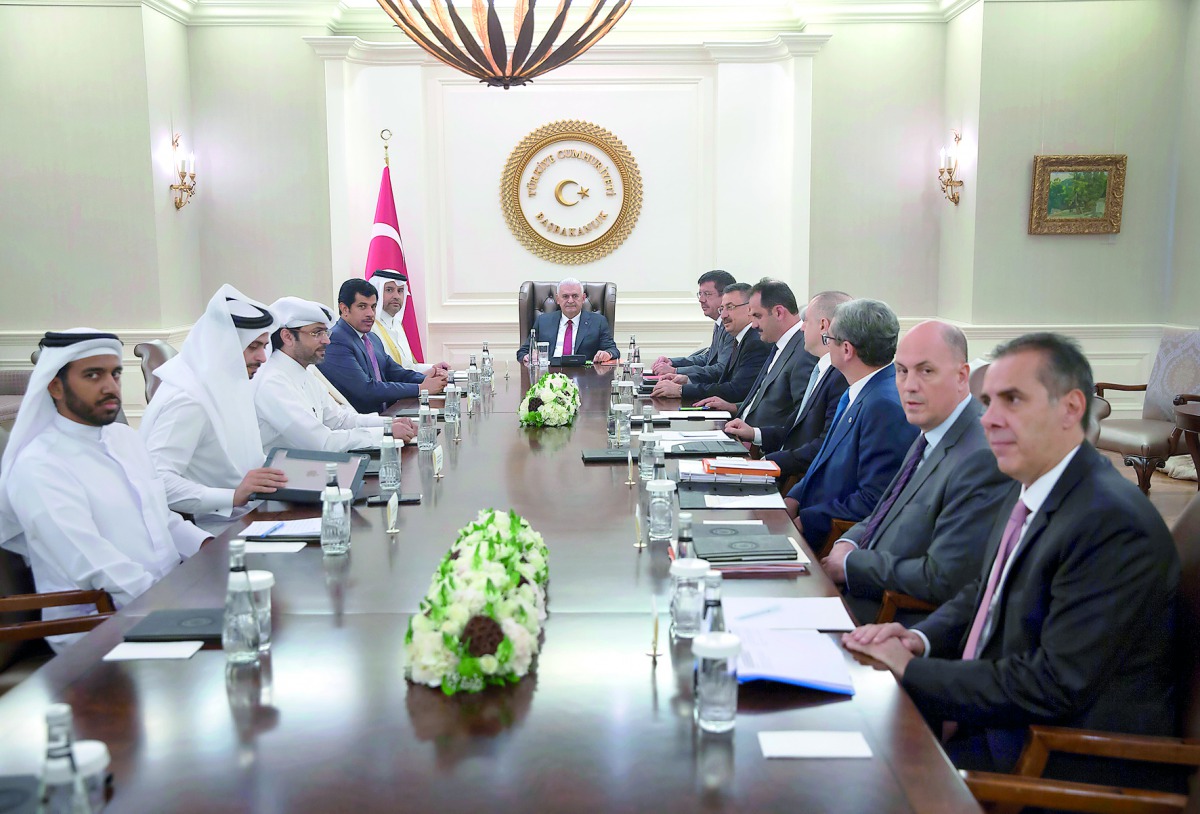 Turkish Prime Minister H E Binali Yildirim (centre); Qatar’s Minister of Economy and Commerce, H E Sheikh Ahmed bin Jassim bin Mohammed Al Thani (fourth left); Qatar's Ambassador to Turkey, Salem bin Mubarak Al Shafi (third left) and other senior official