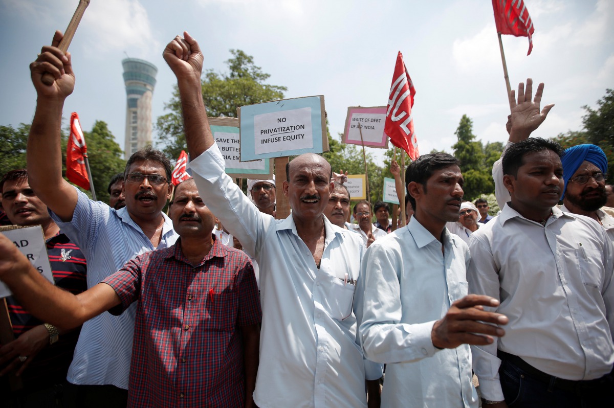 Air India employees hold placards as they shout slogans during a protest against the proposed privatisation of Air India by the government, in New Delhi, India July 18, 2017. (REUTERS/Adnan Abidi)