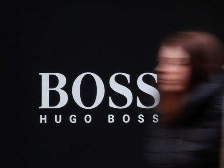 A woman walks past Hugo Boss store logo on a shopping center, April 23, 2016 (Reuters / Grigory Dukor) 