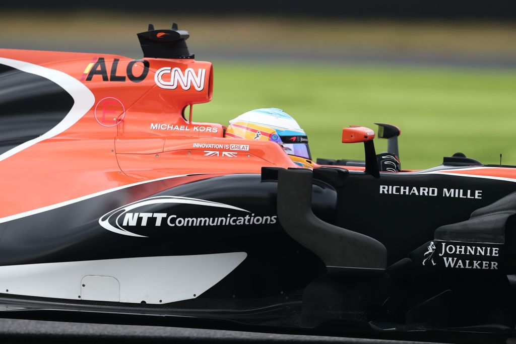 McLaren's Spanish driver Fernando Alonso drives during the third practice session of the Formula One Japanese Grand Prix at Suzuka on October 7, 2017. / AFP / BEHROUZ MEHRI
