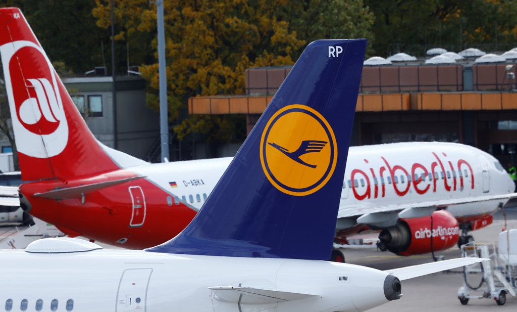 A Lufthansa airliner taxis next to the Air Berlin aircraft at Tegel airport in Berlin, Germany, October 12, 2017. REUTERS/Hannibal Hanschke

