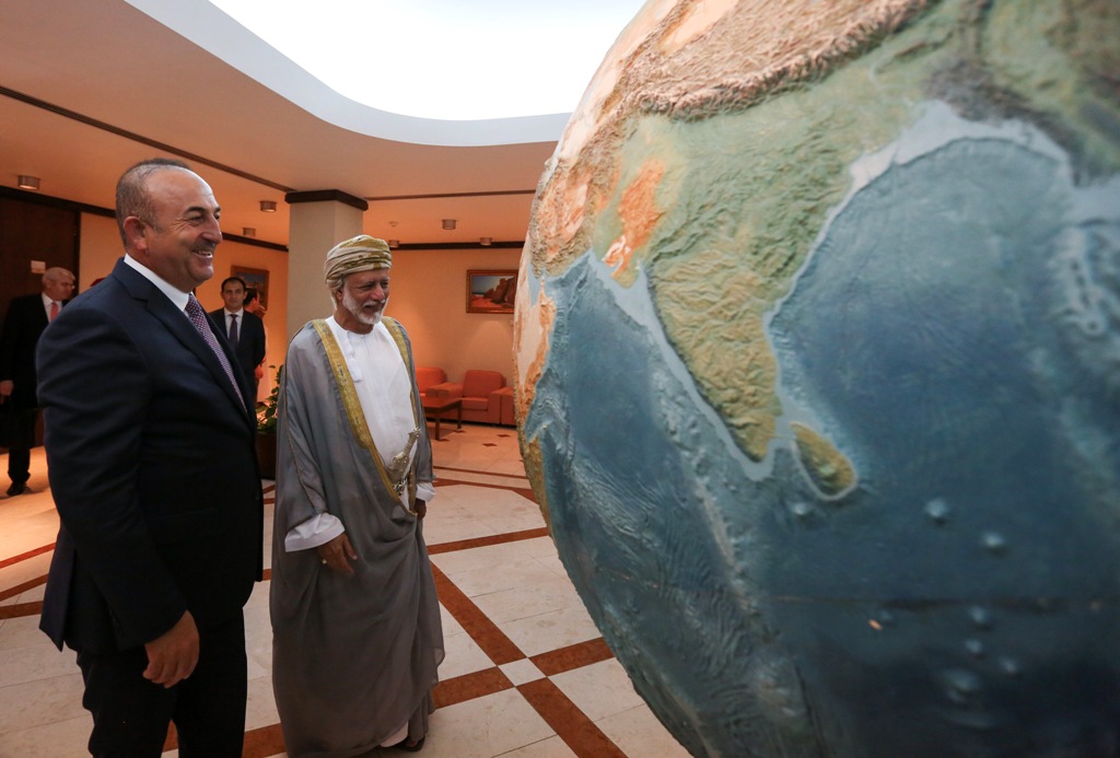 Turkish Foreign Affairs Minister Mevlut Cavusoglu (L) meets with Omani Minister Responsible for Foreign Affairs, Yusuf bin Alawi bin Abdullah (R) in Muscat, Oman on October 29, 2017. ( Cem Özdel - Anadolu Agency )
