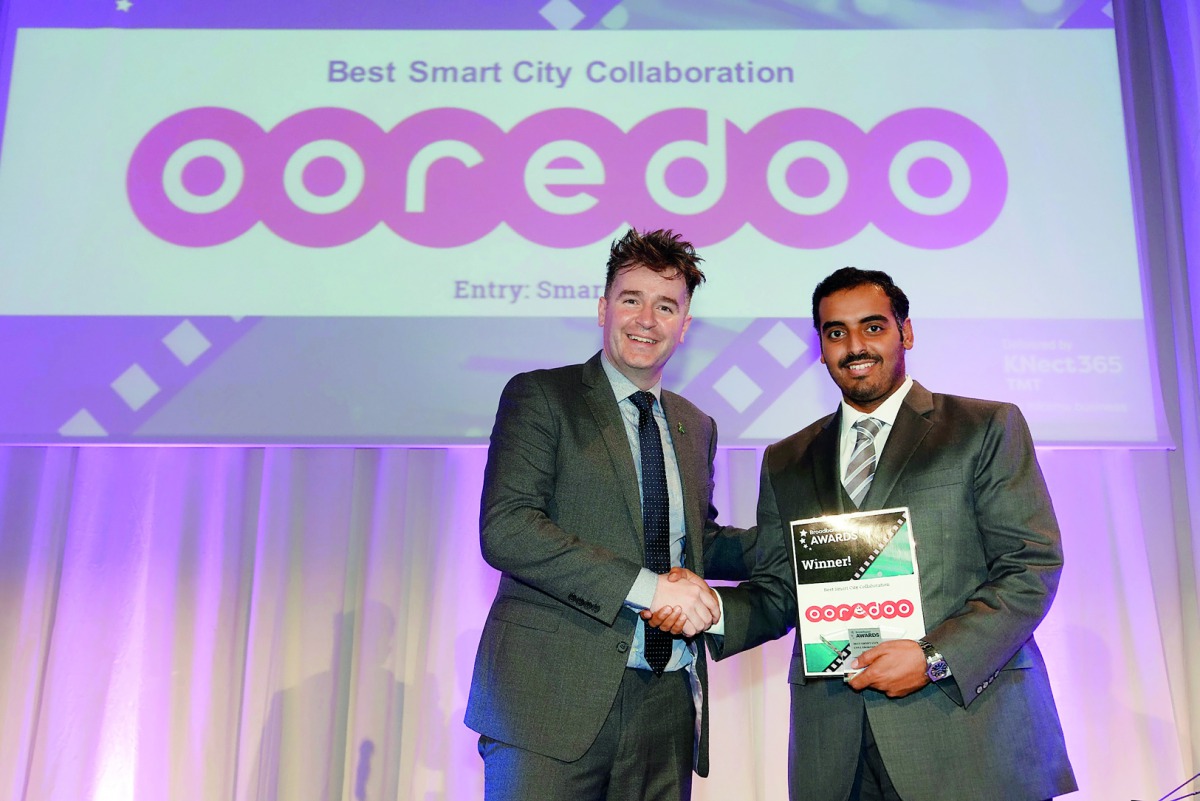 Sheikh Nasser bin Hamad bin Nasser Al Thani,  Chief Business Officer of Ooredoo Qatar, receiving the award at Broadband World Forum 2017.