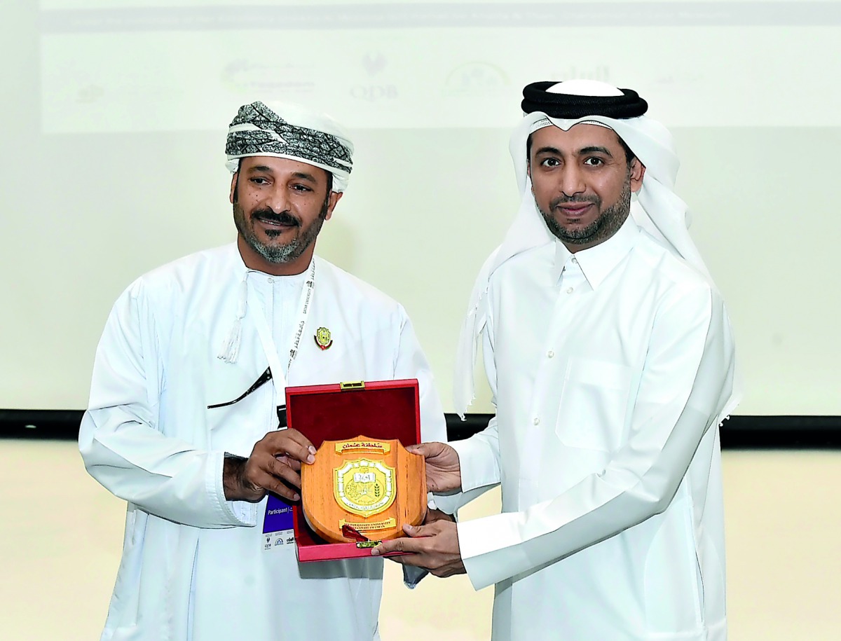 A member of the Omani delegation honours the President of QU, Dr Hassan Al Derham.